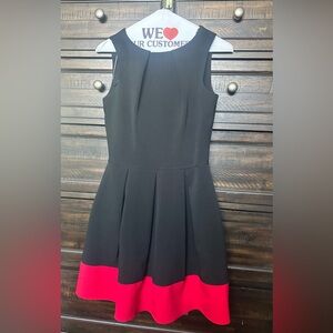 CLOSET LONDON SLEEVELESS PLEATED DRESS 
SIZE US 4 BLACK AND RED